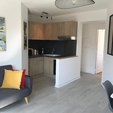 Beach 5 Mins Away 35 M2 Private Parking