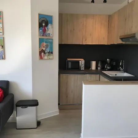 Beach 5 Mins Away 35 M2 Private Parking